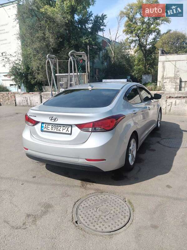 Седан Hyundai Elantra 2014 в Днепре