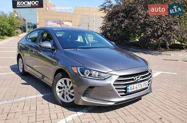 Седан Hyundai Elantra 2018 в Киеве
