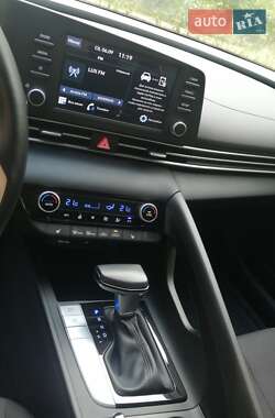 Седан Hyundai Elantra 2021 в 