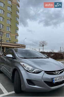 Седан Hyundai Elantra 2013 в Києві
