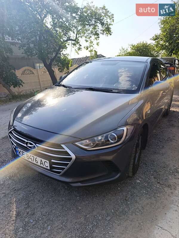 Седан Hyundai Elantra 2017 в Днепре
