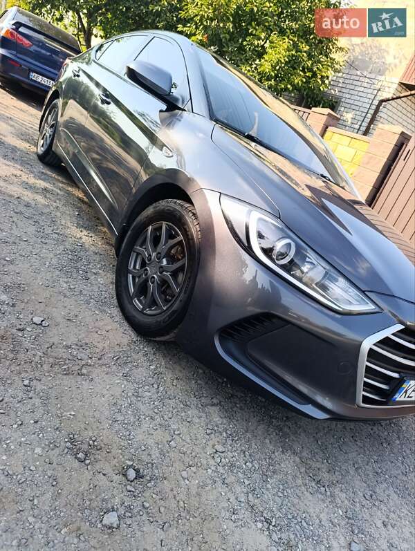 Седан Hyundai Elantra 2017 в Днепре