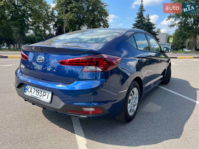 Седан Hyundai Elantra 2019 в Киеве