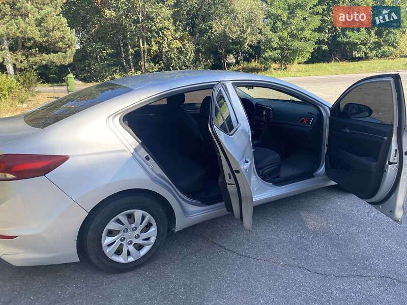 Седан Hyundai Elantra 2018 в Вите-Почтовой