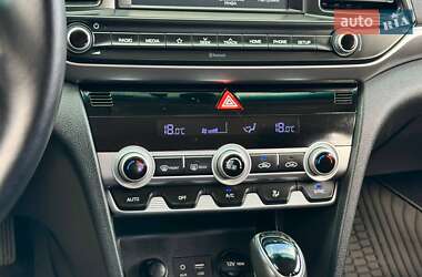 Седан Hyundai Elantra 2020 в 