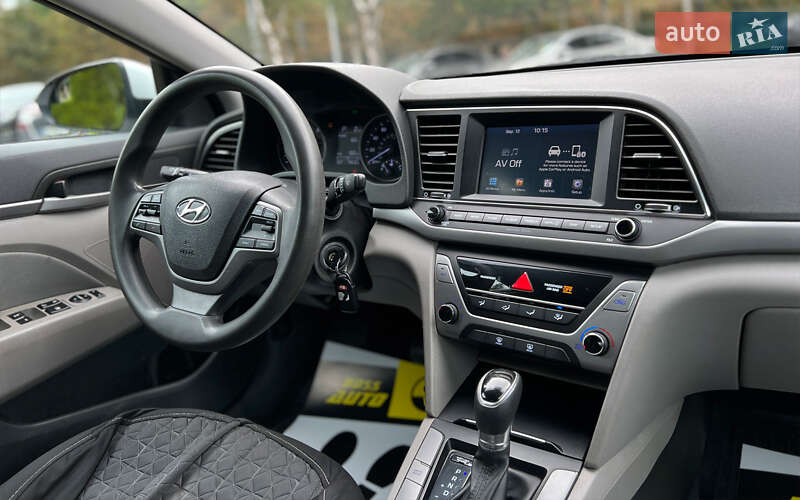 Седан Hyundai Elantra 2016 в Львове