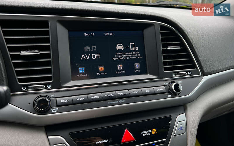 Седан Hyundai Elantra 2016 в Львове