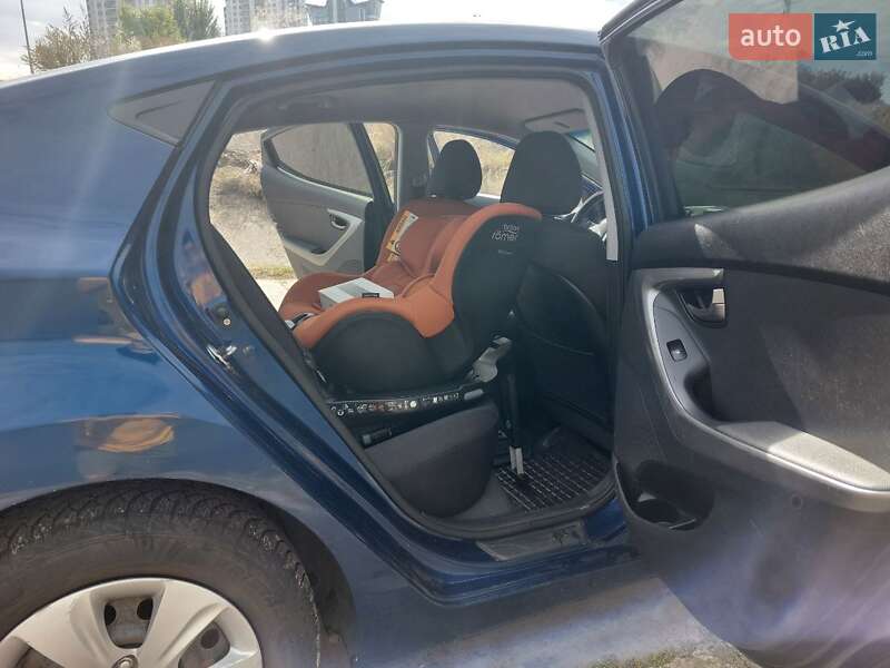 Седан Hyundai Elantra 2012 в Киеве