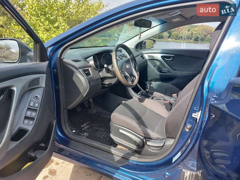 Седан Hyundai Elantra 2012 в Киеве