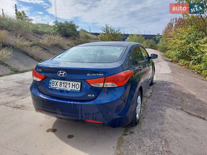 Седан Hyundai Elantra 2012 в Киеве