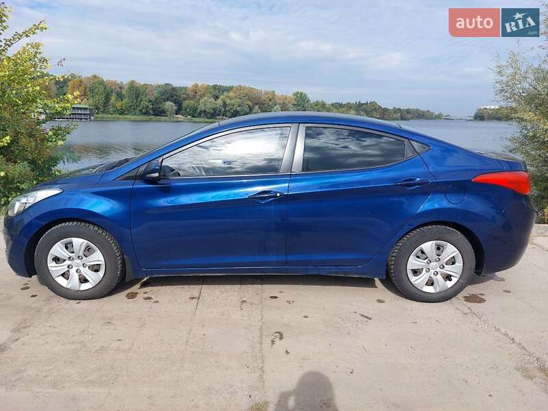 Седан Hyundai Elantra 2012 в Киеве