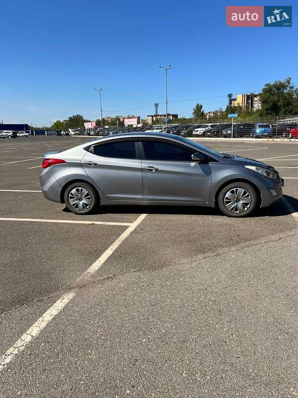 Седан Hyundai Elantra 2012 в Кривом Роге