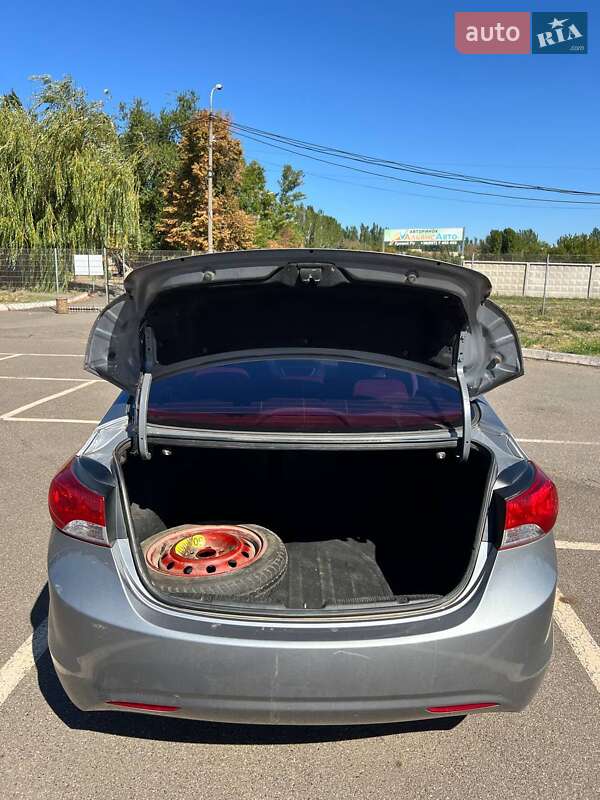 Седан Hyundai Elantra 2012 в Кривом Роге