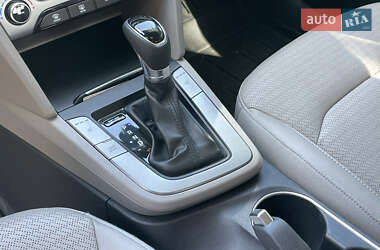 Седан Hyundai Elantra 2016 в 