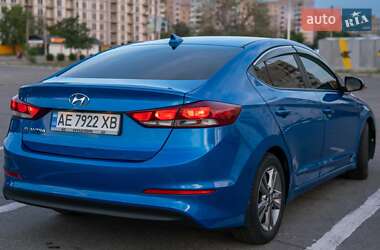 Седан Hyundai Elantra 2017 в 