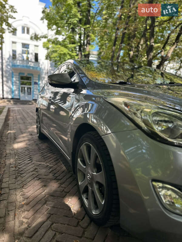 Седан Hyundai Elantra 2013 в Конотопе