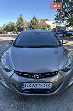 Седан Hyundai Elantra 2012 в Новой Водолаге