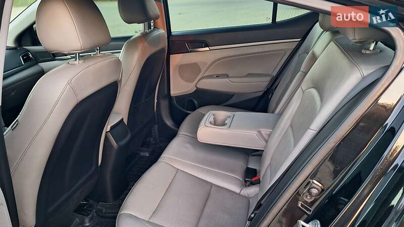 Седан Hyundai Elantra 2016 в Одессе
