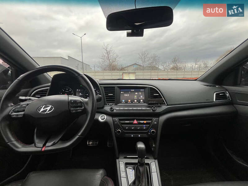 Седан Hyundai Elantra 2018 в Львове