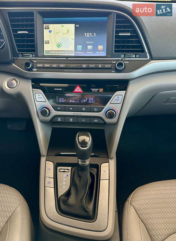 Седан Hyundai Elantra 2016 в Днепре