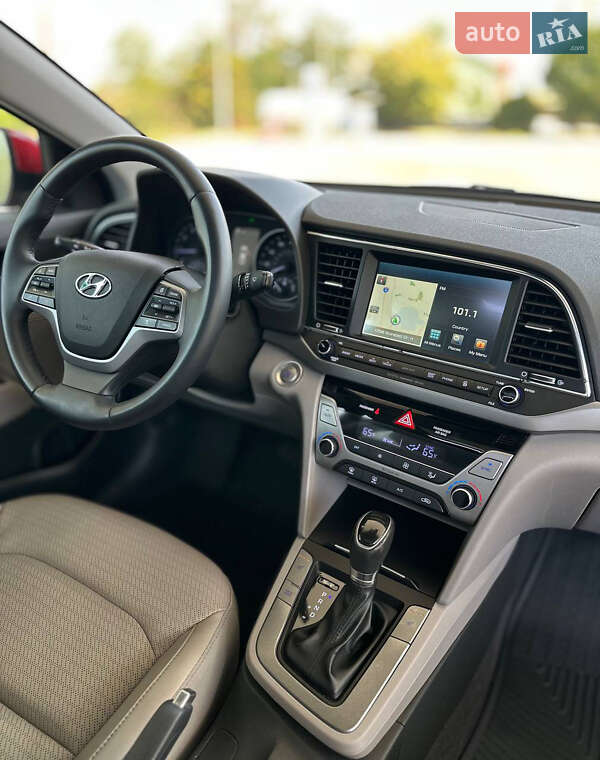 Седан Hyundai Elantra 2016 в Днепре