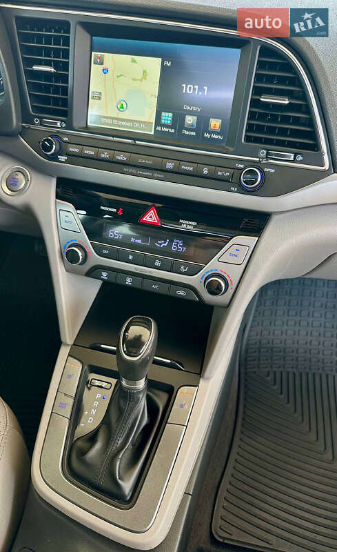 Седан Hyundai Elantra 2016 в Днепре