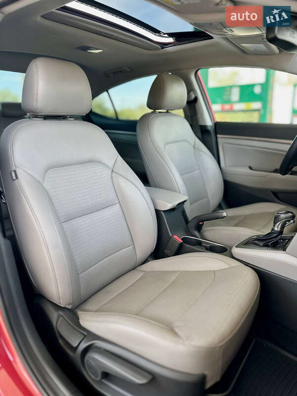 Седан Hyundai Elantra 2016 в Днепре