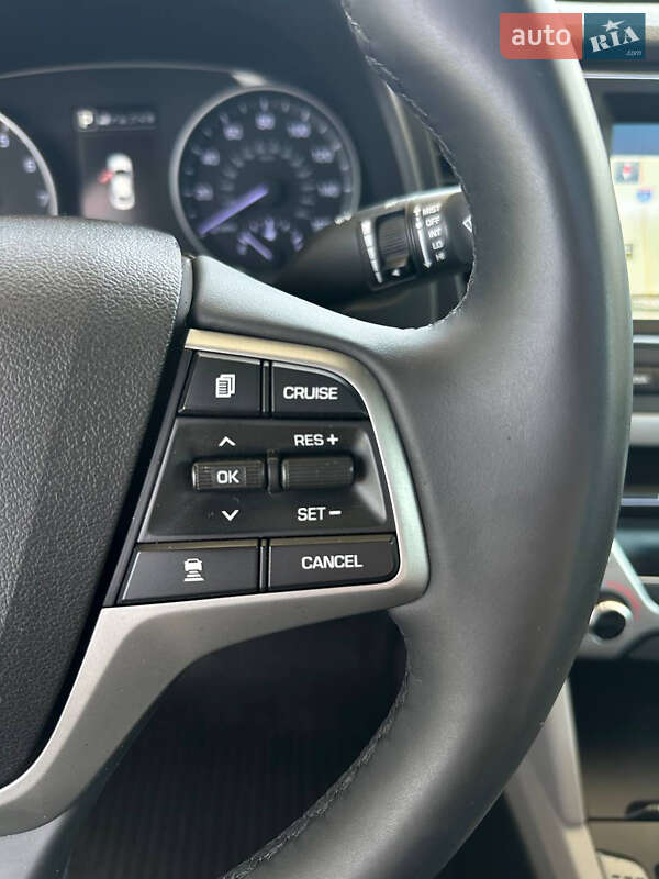 Седан Hyundai Elantra 2016 в Днепре