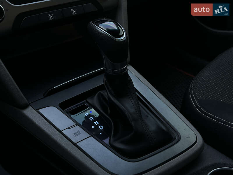 Седан Hyundai Elantra 2017 в Николаеве