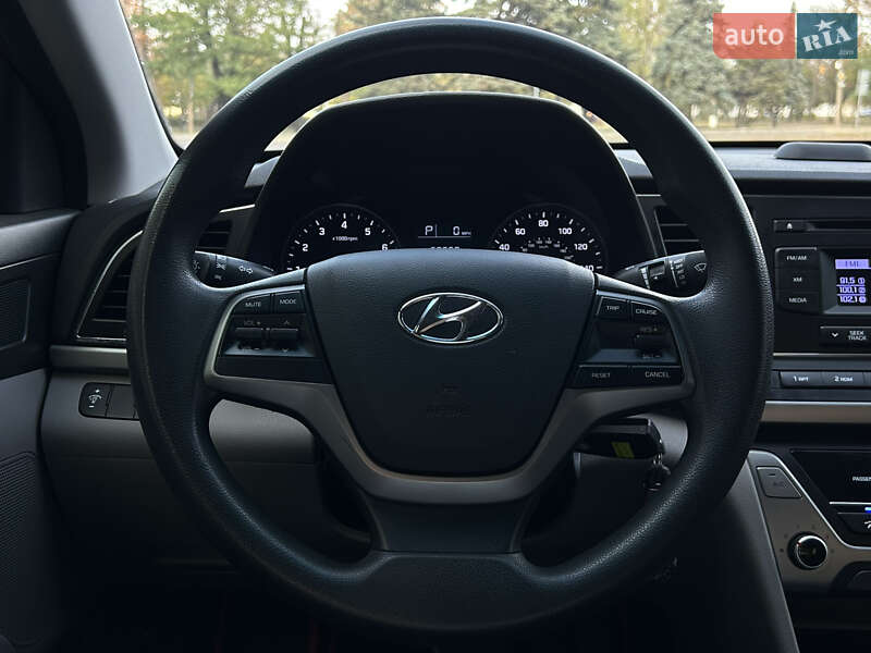 Седан Hyundai Elantra 2017 в Николаеве
