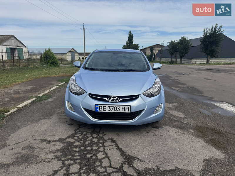 Hyundai Elantra 2012