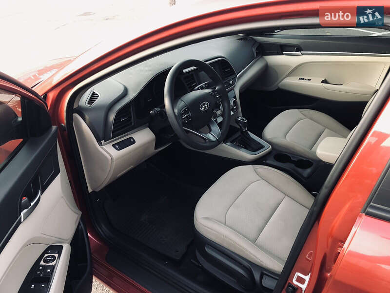 Седан Hyundai Elantra 2019 в Одессе