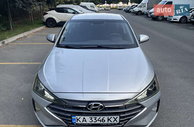 Седан Hyundai Elantra 2018 в 