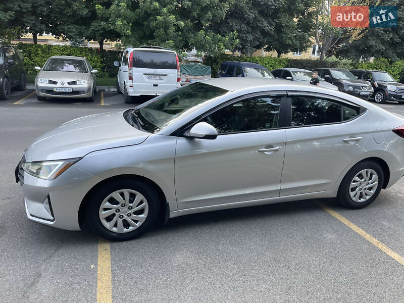 Седан Hyundai Elantra 2018 в Киеве