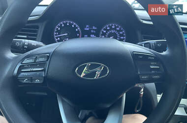 Седан Hyundai Elantra 2018 в 