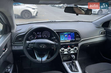 Седан Hyundai Elantra 2018 в 