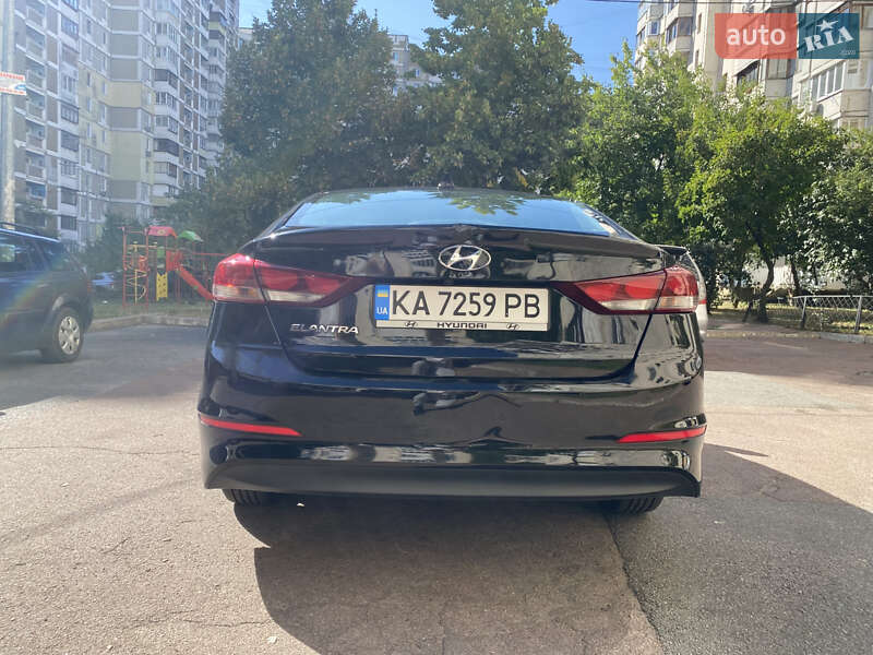 Седан Hyundai Elantra 2017 в Киеве
