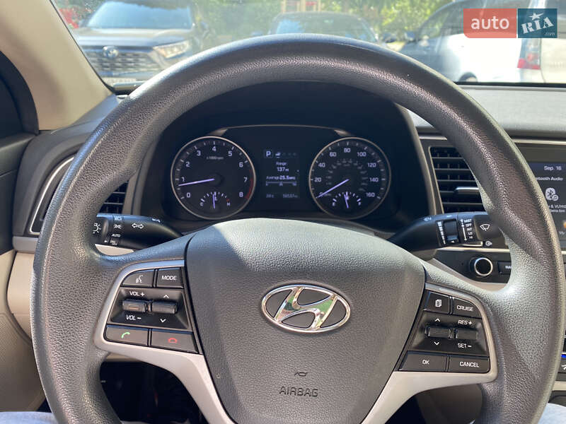 Седан Hyundai Elantra 2017 в Киеве
