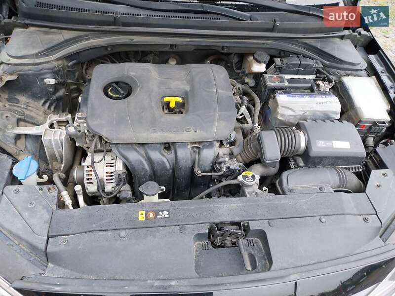 Седан Hyundai Elantra 2019 в Одессе