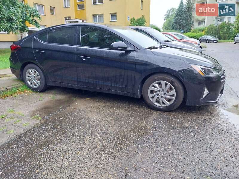 Седан Hyundai Elantra 2019 в Одессе