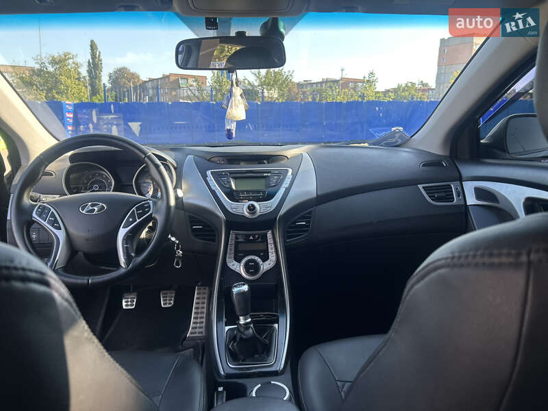 Седан Hyundai Elantra 2011 в Прилуках