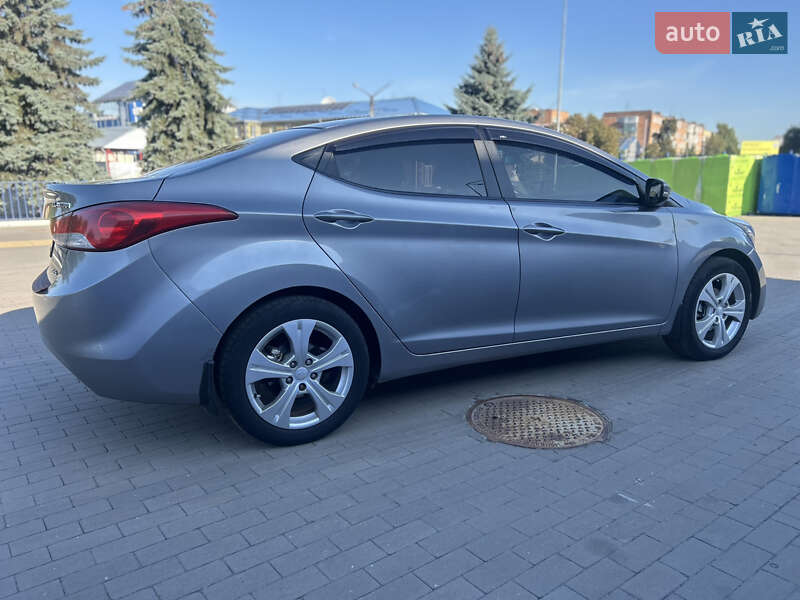 Седан Hyundai Elantra 2011 в Прилуках