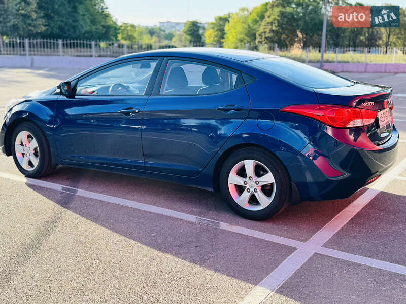 Седан Hyundai Elantra 2012 в Кропивницком
