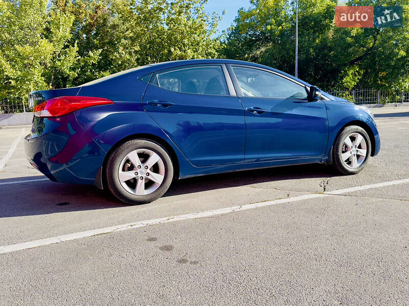 Седан Hyundai Elantra 2012 в Кропивницком