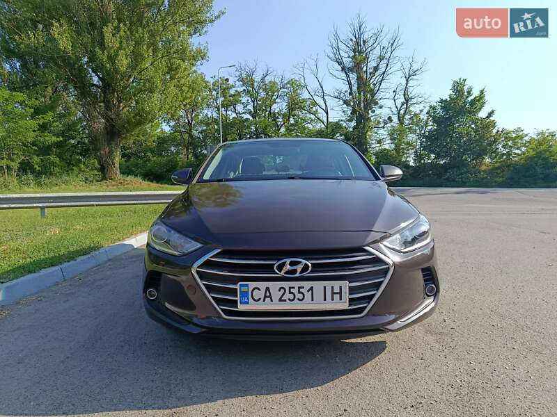 Седан Hyundai Elantra 2018 в Смеле