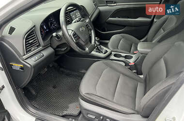 Седан Hyundai Elantra 2016 в 