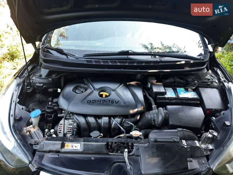 Седан Hyundai Elantra 2015 в Киеве