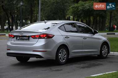 Седан Hyundai Elantra 2017 в 