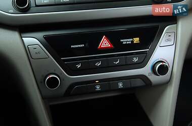 Седан Hyundai Elantra 2017 в 
