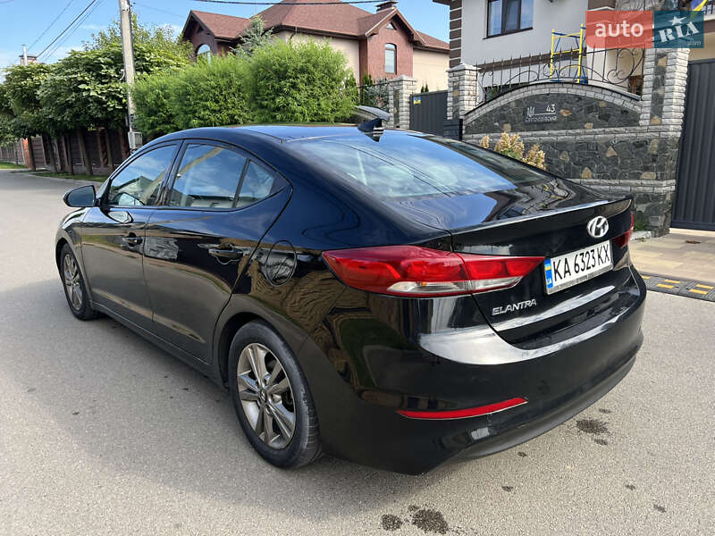 Седан Hyundai Elantra 2017 в Киеве